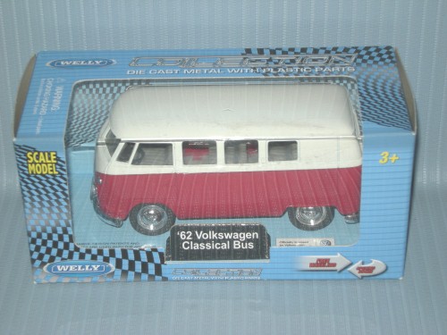 Welly<br>1:38 VW 62 CLASSICAL BUS(RED/WHITE COLOR)