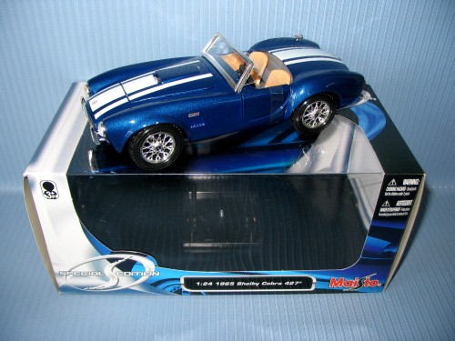 Maisto<br>1:24 1965 SHELBY COBRA 427