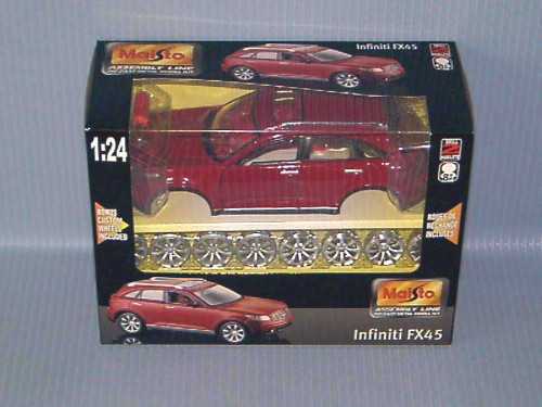 Maisto<br>1:24 M.K - INFINITI FX45